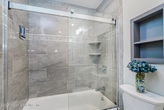 $649,999 | 22 Charleston Avenue | Rossville