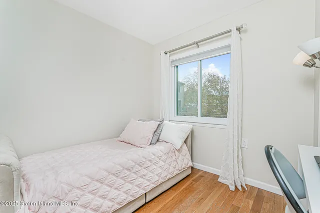 $649,999 | 22 Charleston Avenue | Rossville