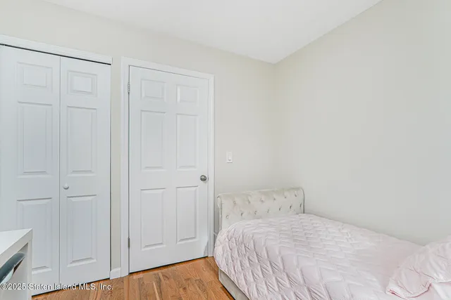 $649,999 | 22 Charleston Avenue | Rossville