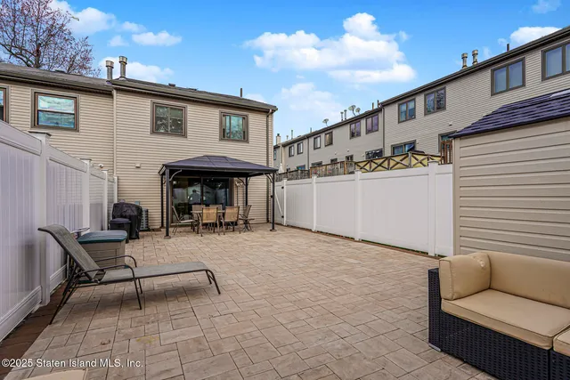 $649,999 | 22 Charleston Avenue | Rossville