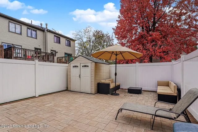 $649,999 | 22 Charleston Avenue | Rossville