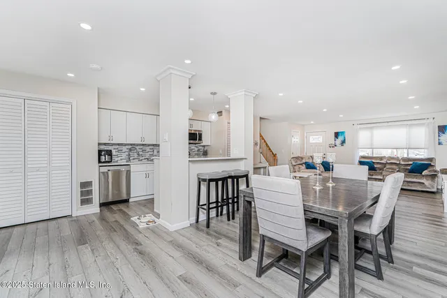 $649,999 | 22 Charleston Avenue | Rossville