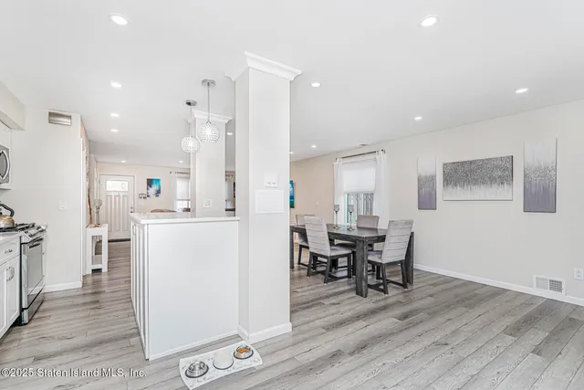 $649,999 | 22 Charleston Avenue | Rossville