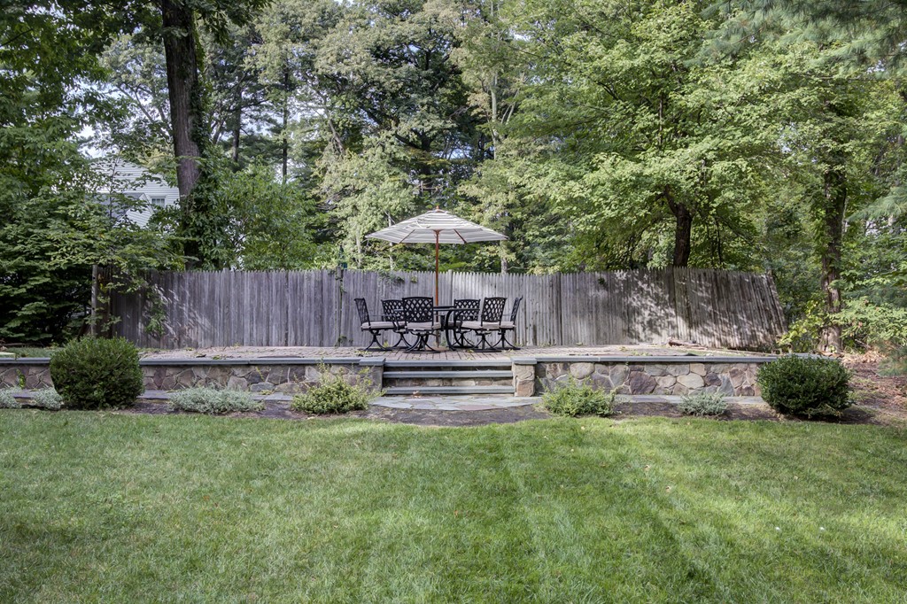 7 John Robinson Road Hudson, MA 01749 - Photo 4 of 22 Gallery Image 4