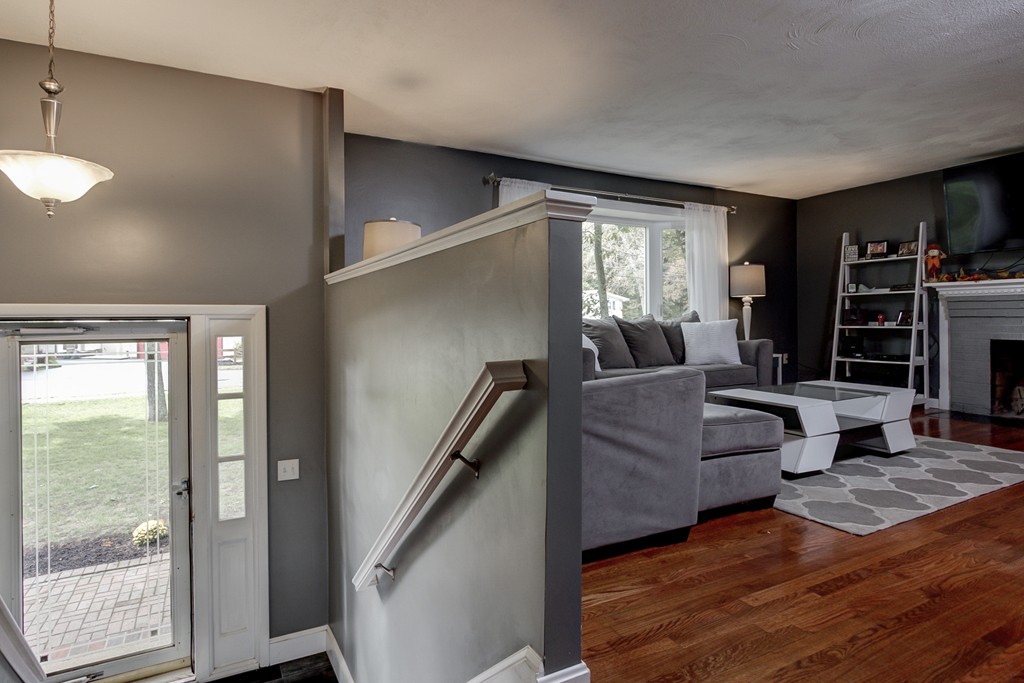 7 John Robinson Road Hudson, MA 01749 - Photo 5 of 22 Gallery Image 5