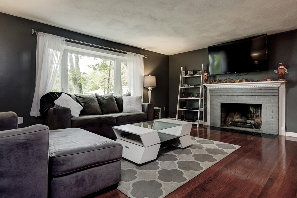 7 John Robinson Road Hudson, MA 01749 - Photo 6 of 22 Gallery Image 6