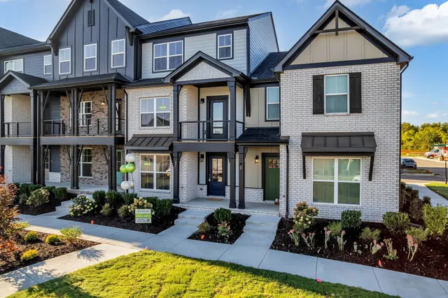 $453,650 | 610 Granbury Private Drive, Hendersonville, TN 37075