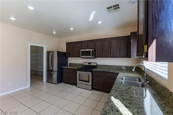 $3,200 | 5009 Granite Creek Court, Las Vegas, NV 89131