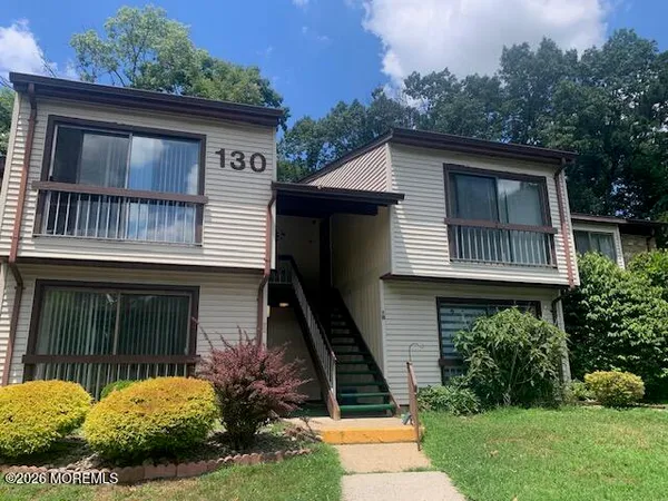 $2,100 | 130 Amberly Drive, Unit H, Manalapan, NJ 07726