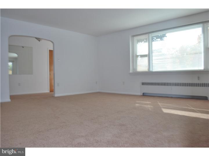 855 Southampton Road Philadelphia, PA 19116 - Photo 5 of 18 Living Room