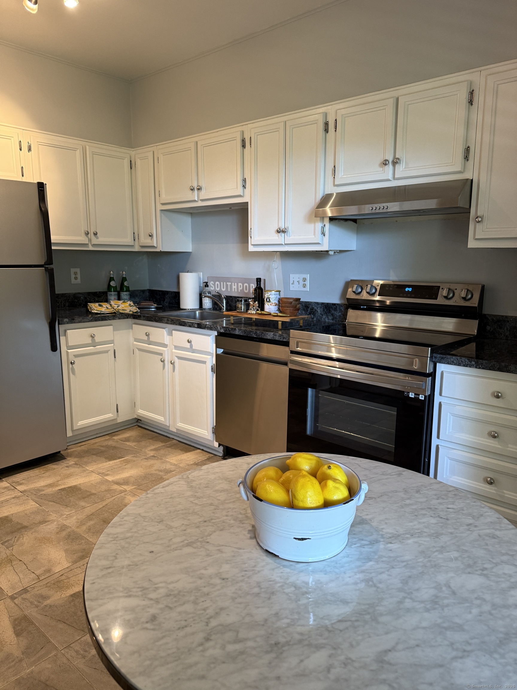 13 Hills Lane, Unit 13 Westport, CT 06880 - Photo 10 of 32