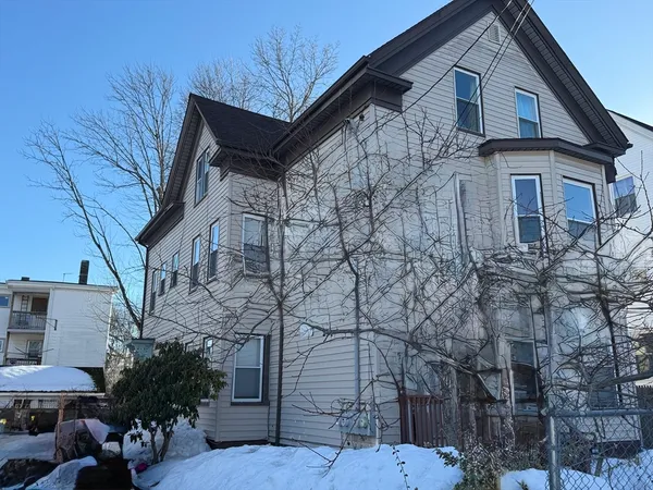 $3,000 | 234 Green Street, Unit 1, Brockton, MA 02301