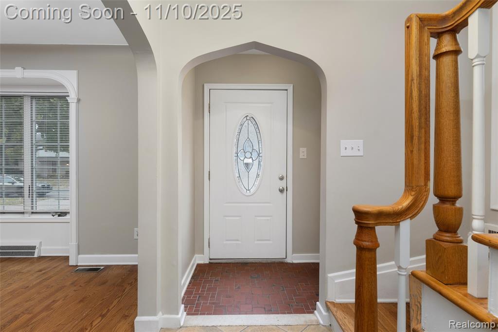 20727 Marter Road Grosse Pointe Woods, MI 48236 - Photo 3 of 29