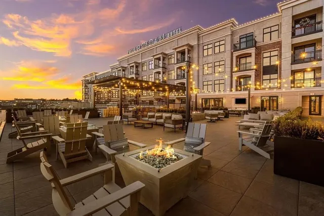 $725,000 | 18 Artisan Drive, Unit 214, Salem, NH 03079