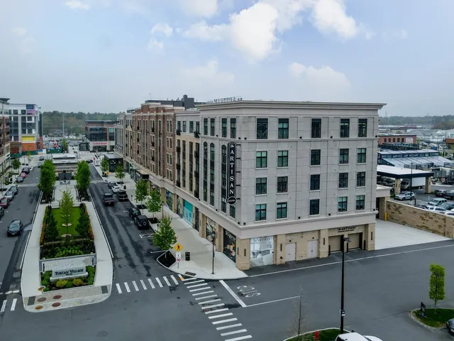 $725,000 | 18 Artisan Drive, Unit 214, Salem, NH 03079