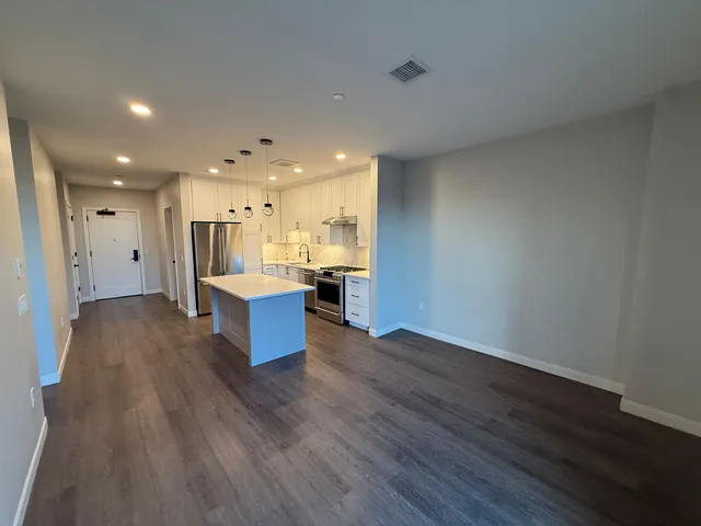 $725,000 | 18 Artisan Drive, Unit 214, Salem, NH 03079