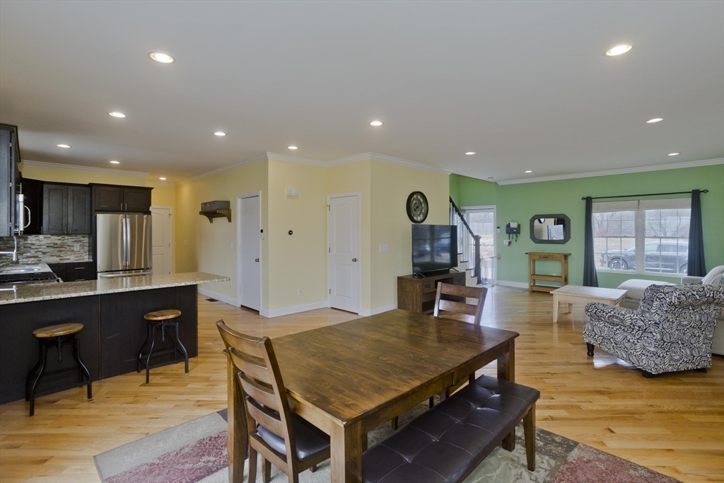 48 Mountain Avenue West Springfield, MA 01089 - Photo 12 of 39