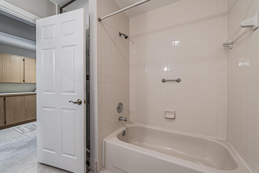 365 River Edge Road Jupiter, FL 33477 - Photo 31 of 47 2nd full bath