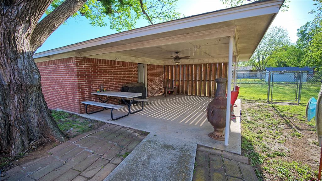 522 Montague Street Nocona, TX 76255 - Photo 11 of 25 a view of a bench in the roof deck