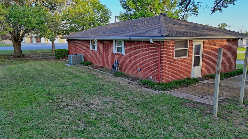 522 Montague Street Nocona, TX 76255 - Photo 14 of 25 a front view of a house with garden