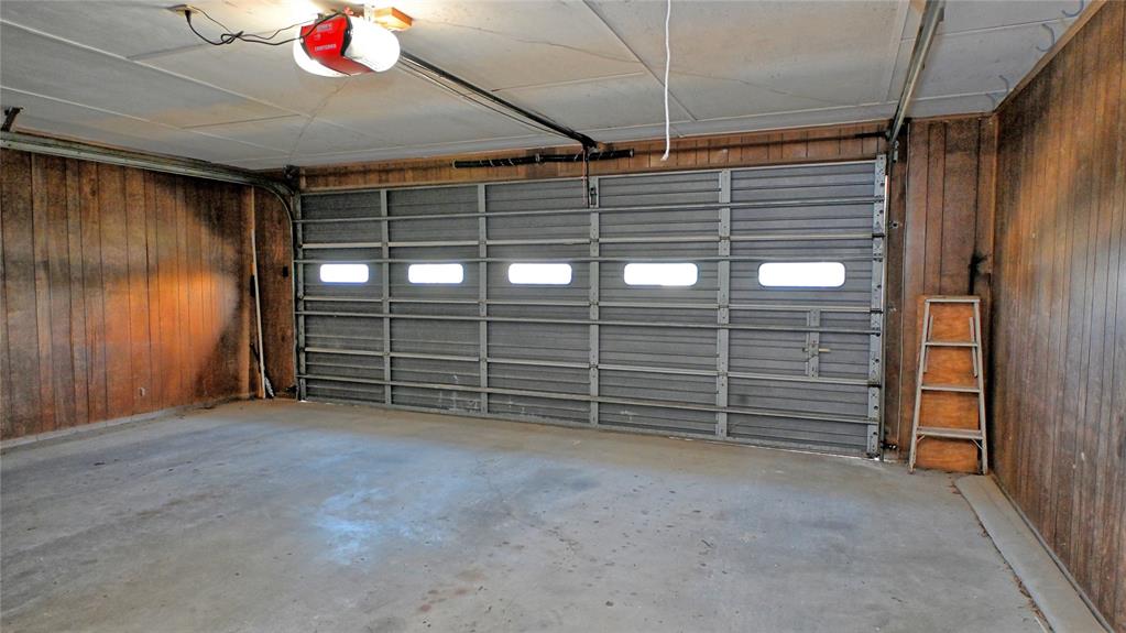 522 Montague Street Nocona, TX 76255 - Photo 17 of 25 a view of an empty room with a ceiling fan