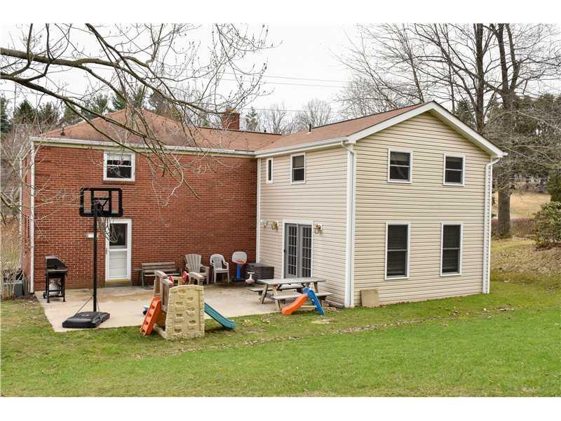 241 Manor Road Wexford, PA 15090 - Photo 22 of 25 Exterior Back.