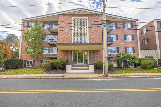 $339,900 | 220 Essex Street, Unit 1, Melrose, MA 02176