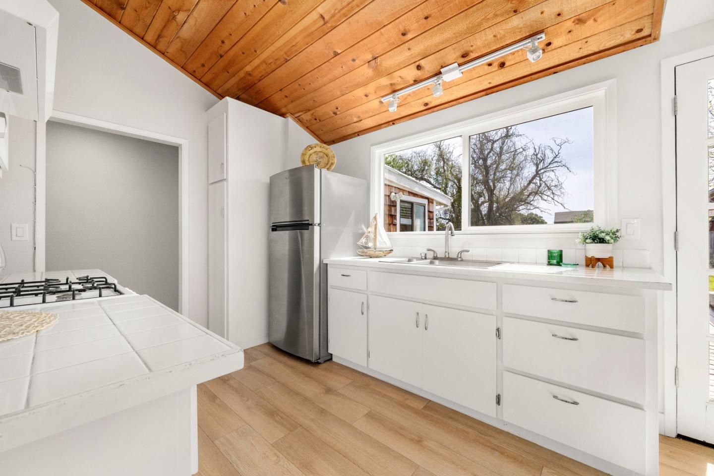 460 Rodriguez Street Santa Cruz, CA 95062 - Photo 8 of 37