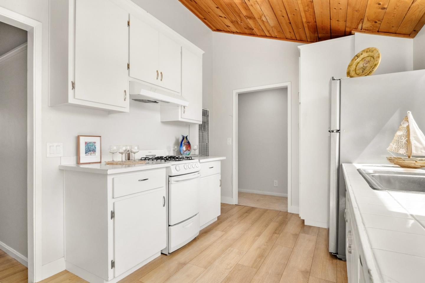 460 Rodriguez Street Santa Cruz, CA 95062 - Photo 9 of 37