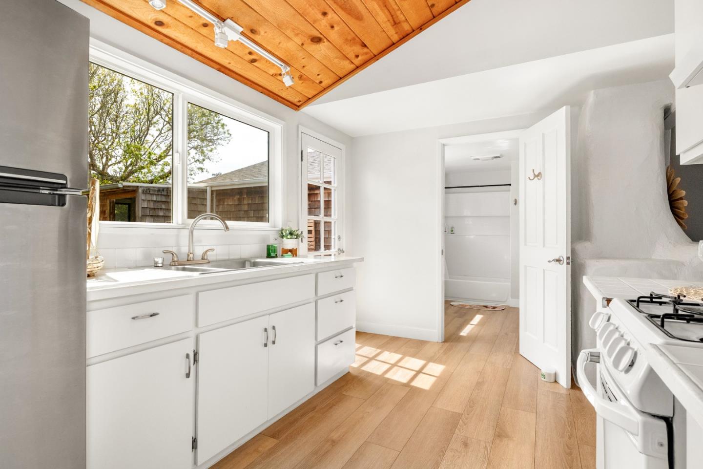 460 Rodriguez Street Santa Cruz, CA 95062 - Photo 10 of 37