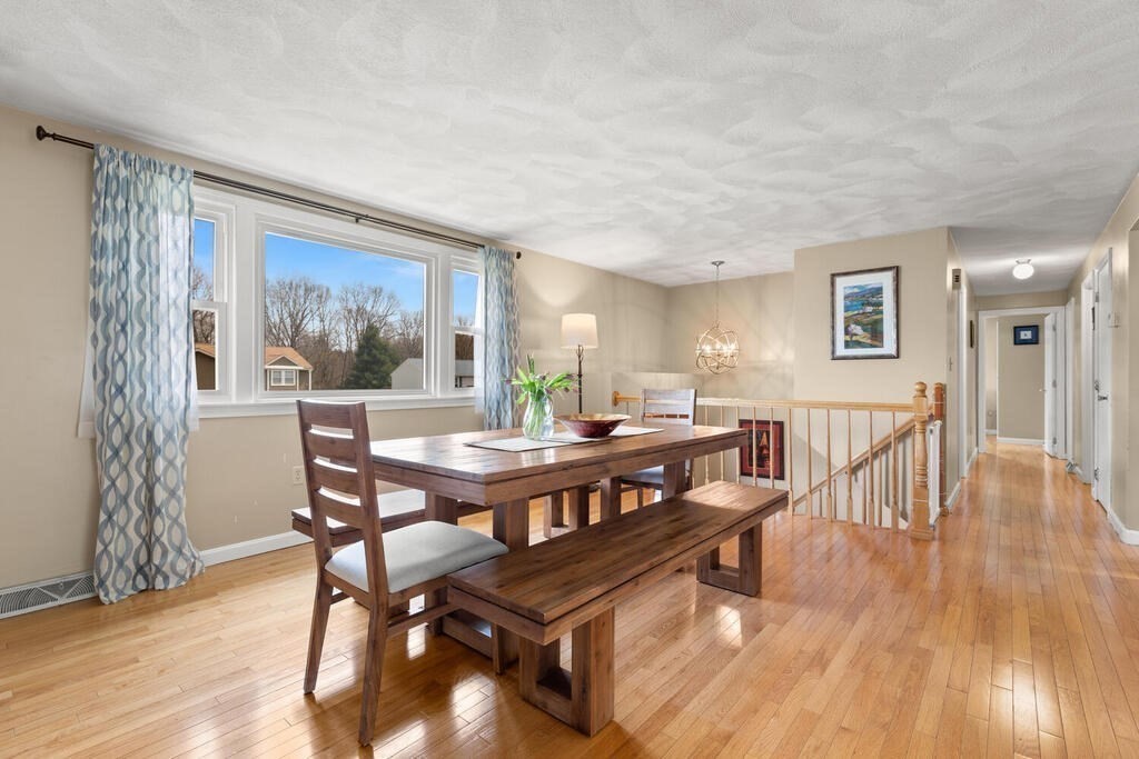 102 Rolling Ridge Lane Methuen, MA 01844 - Photo 3 of 23 Gallery Image 3