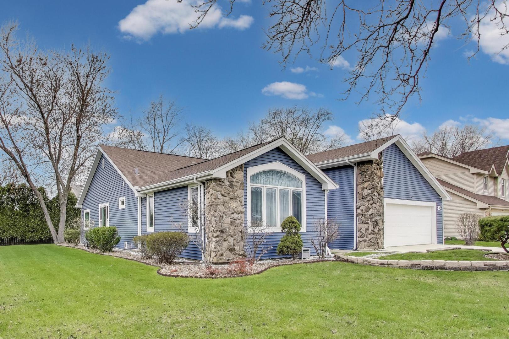 1344 Southwind Drive Northbrook, IL 60062 - Photo 3 of 39 a front view of a house with a yard and garage