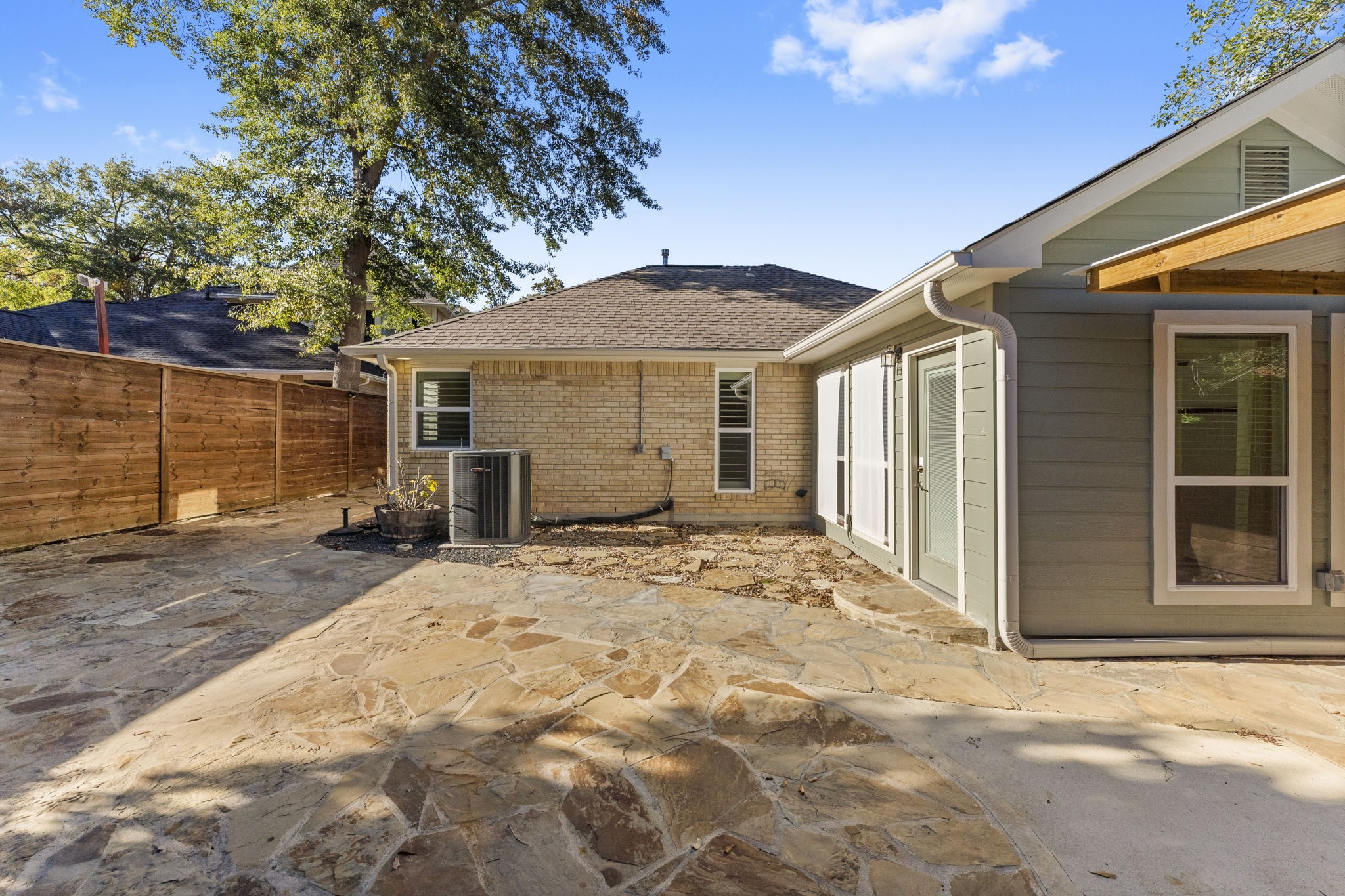 22 Shady Oak Lane Conroe, TX 77304 - Photo 41 of 44 a backyard of a house with table and chairs