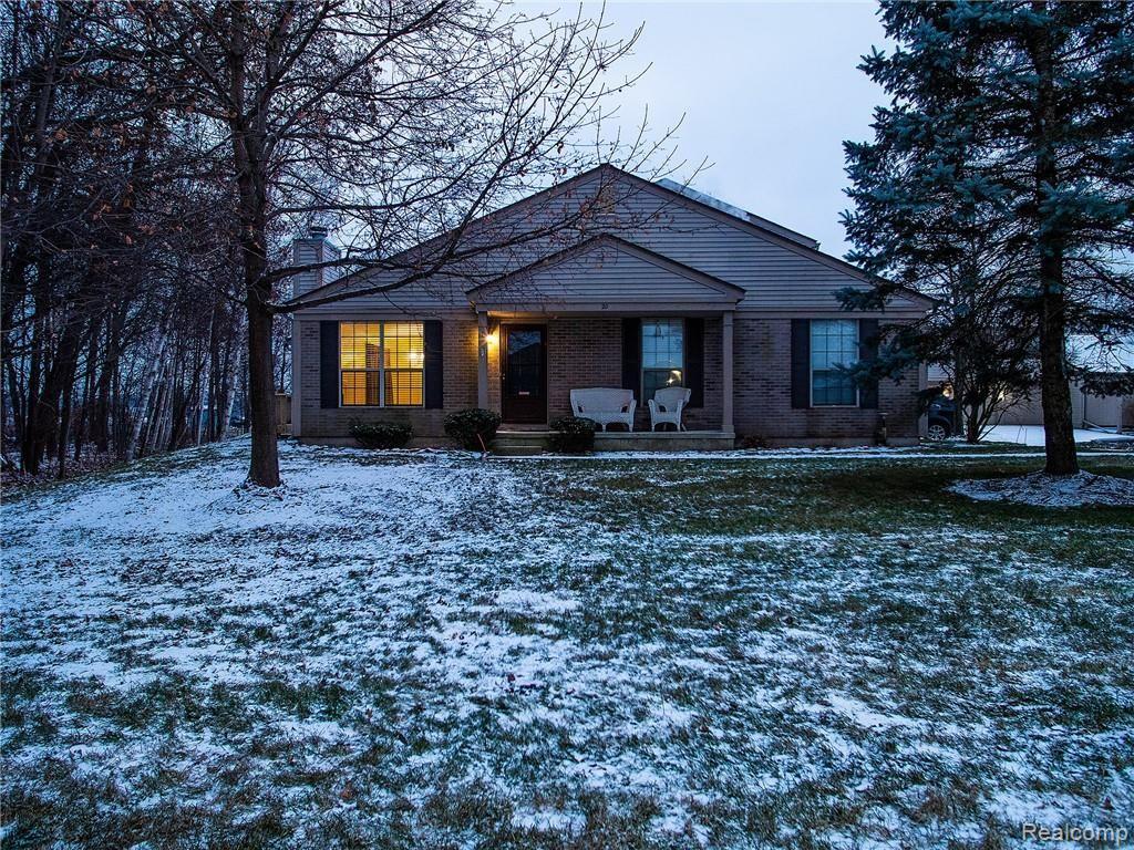 20 Pine Tree Ridge, Unit 1 Waterford, MI 48327 - Photo 1 of 14 _1033718.jpg