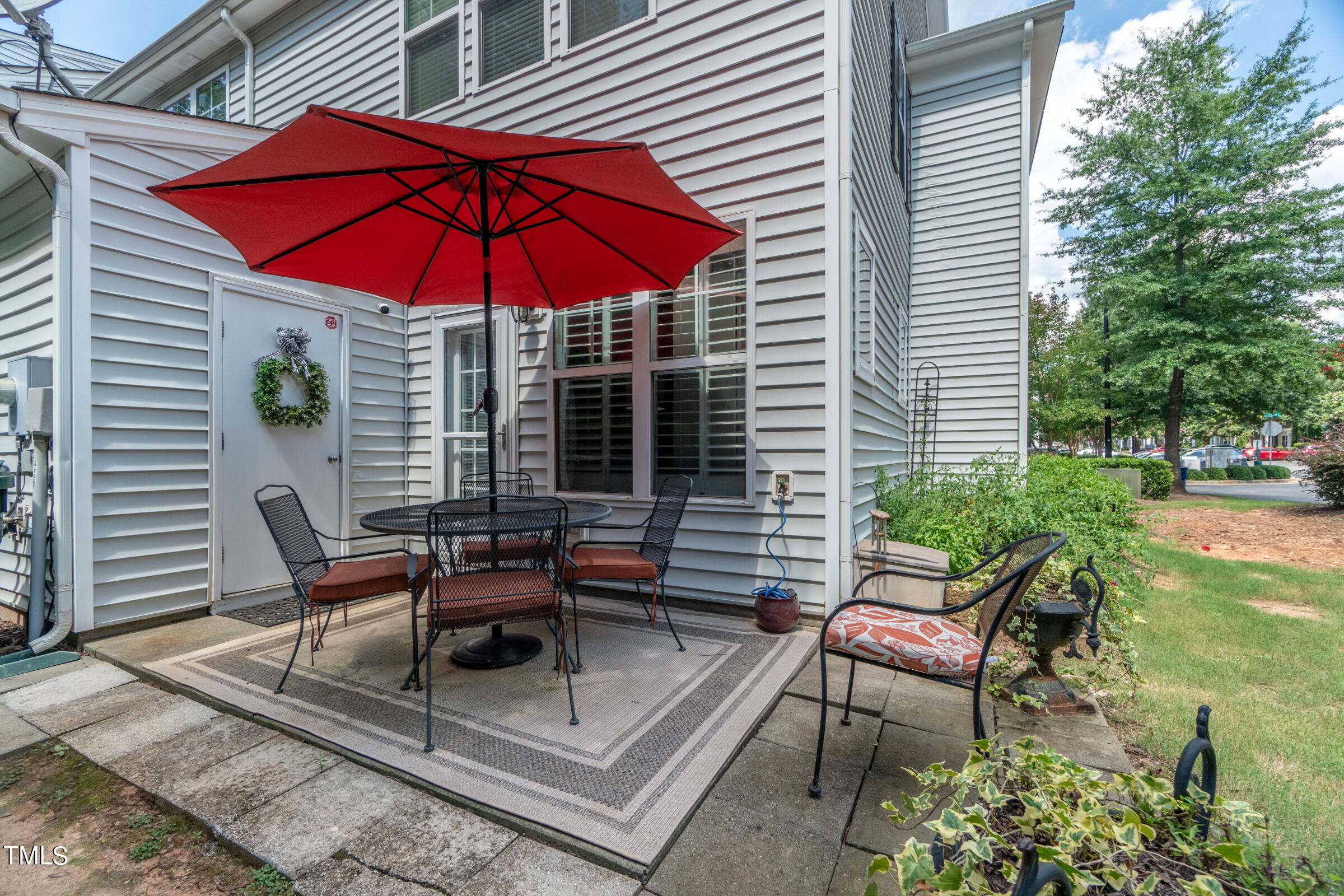 3024 Berkeley Springs Place Raleigh, NC 27616 - Photo 4 of 34 a patio with tables and chairs