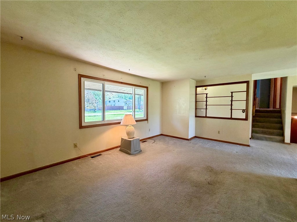 7499 Harding Street Mentor, OH 44060 - Photo 6 of 32