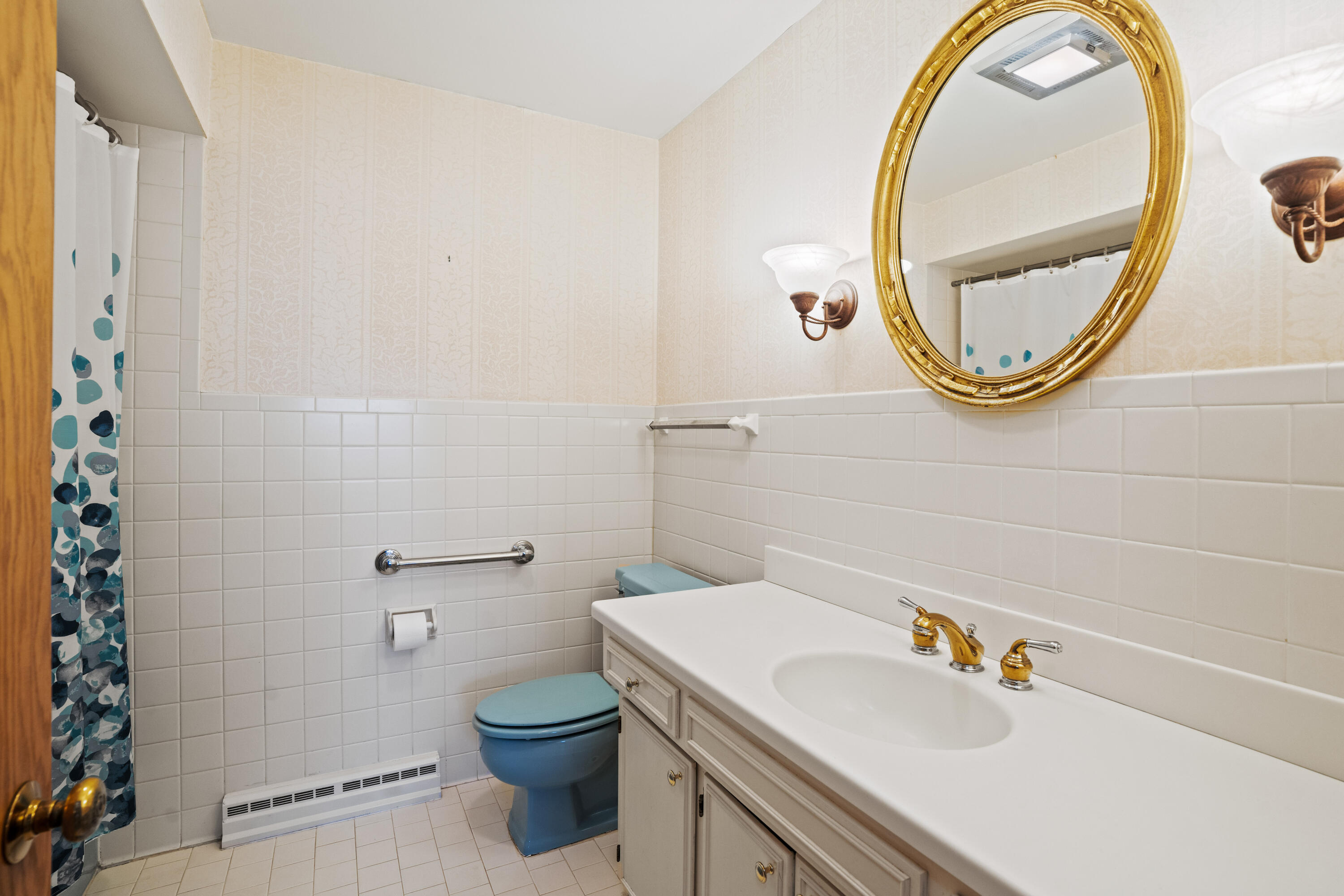 207 Old Pine Circle Wind Point, WI 53402 - Photo 11 of 23 Family Bath