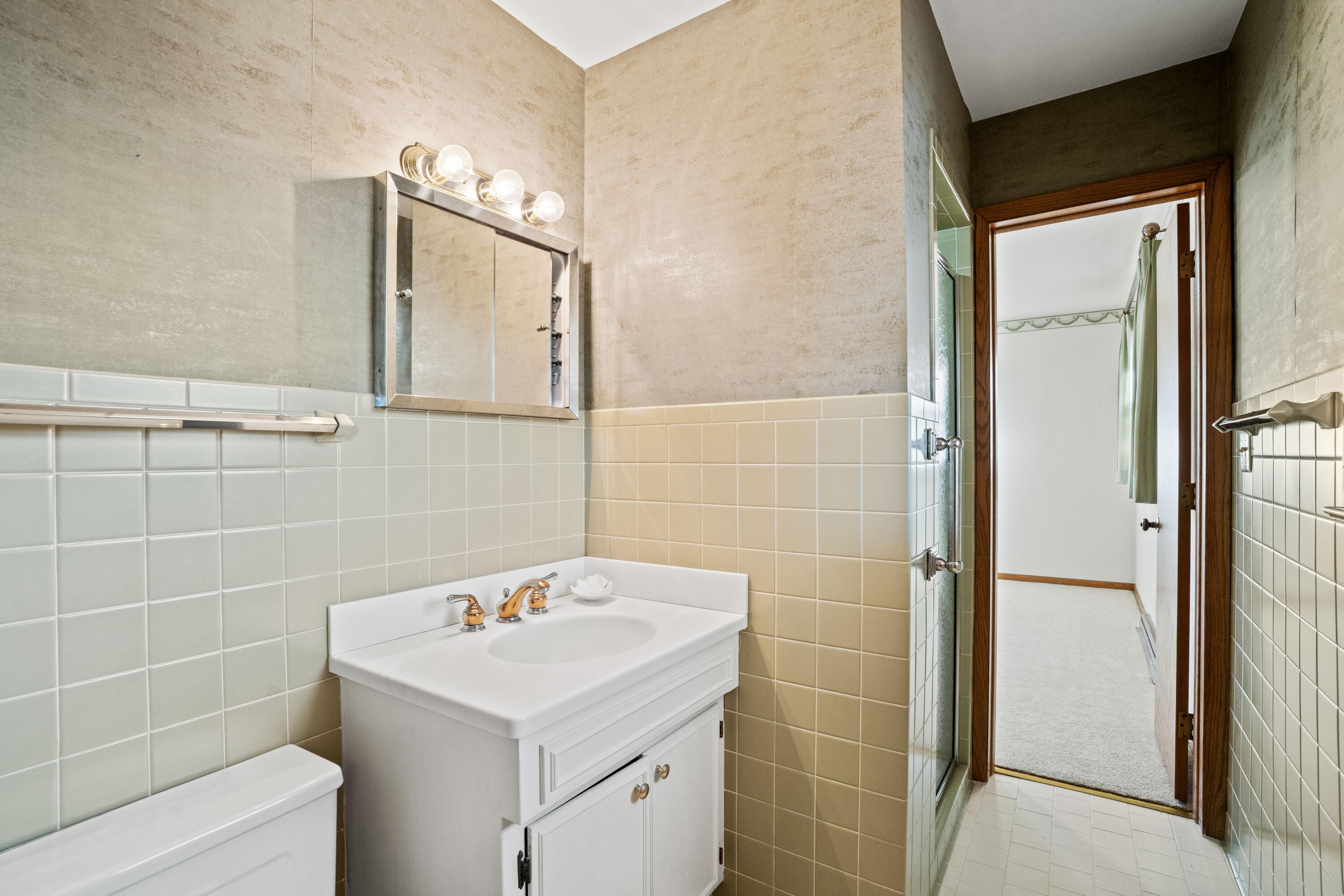 207 Old Pine Circle Wind Point, WI 53402 - Photo 12 of 23 Double Entry Bath