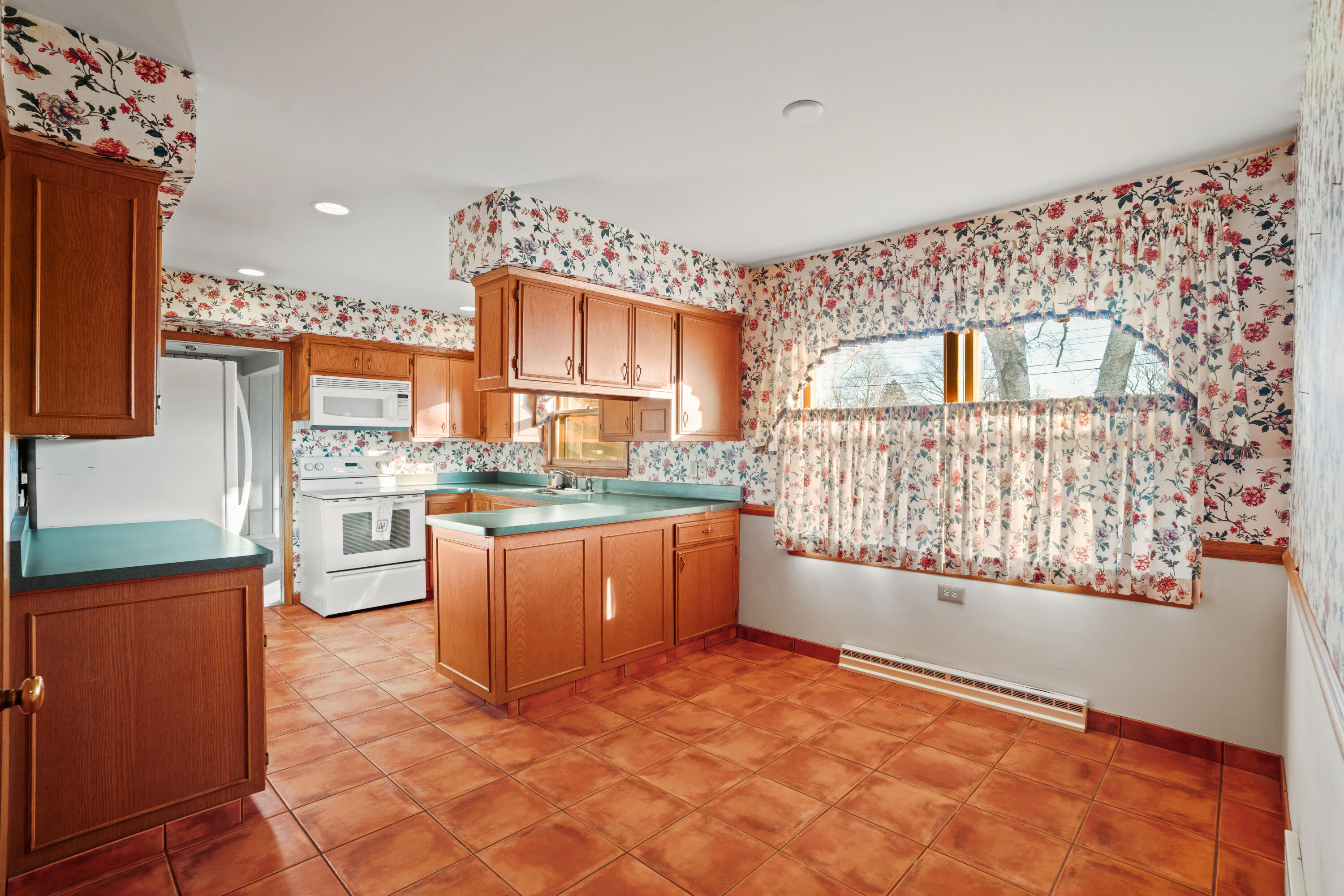 207 Old Pine Circle Wind Point, WI 53402 - Photo 6 of 23 Kitchen and Dining Area