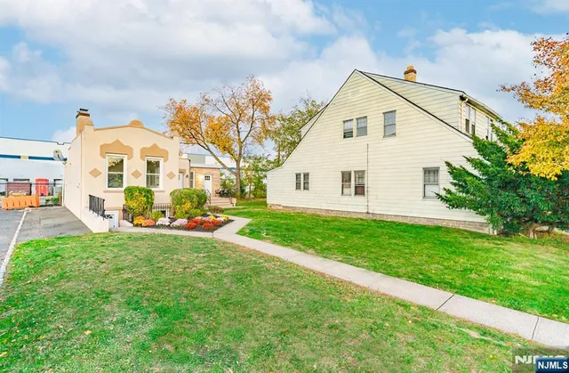 a view of a house with a backyard