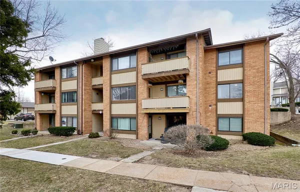 $140,000 | 7 Fairways Circle, Unit E, St. Charles, MO 63303