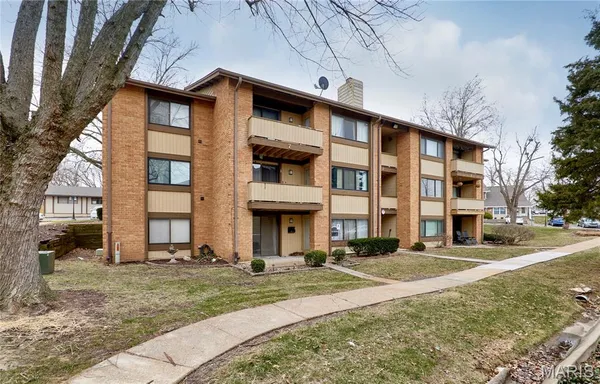 $140,000 | 7 Fairways Circle, Unit E, St. Charles, MO 63303