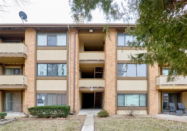 $140,000 | 7 Fairways Circle, Unit E, St. Charles, MO 63303