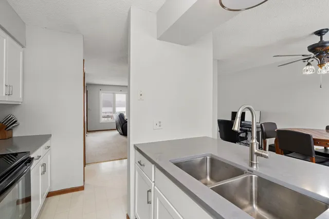 $309,900 | 1595 Wayzata Boulevard, Unit F, Long Lake, MN 55356