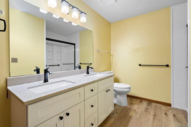 $309,900 | 1595 Wayzata Boulevard, Unit F, Long Lake, MN 55356