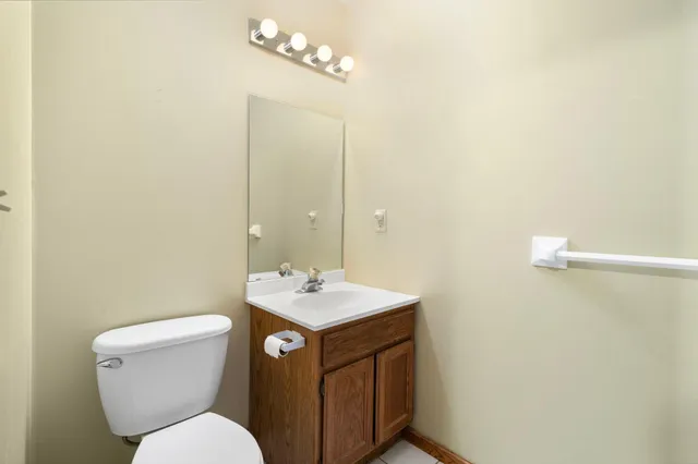$309,900 | 1595 Wayzata Boulevard, Unit F, Long Lake, MN 55356