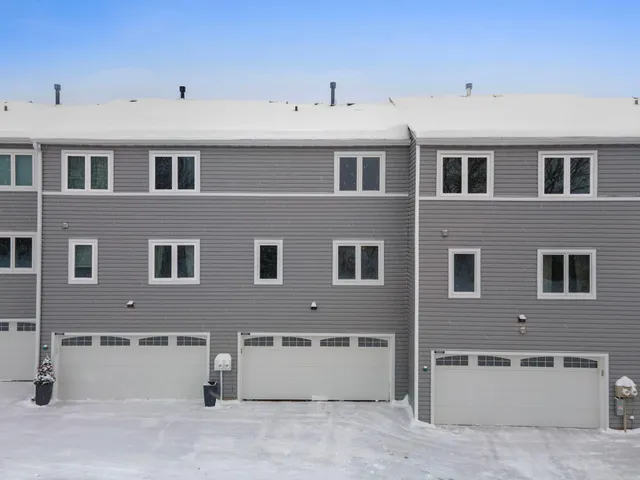 $309,900 | 1595 Wayzata Boulevard, Unit F, Long Lake, MN 55356