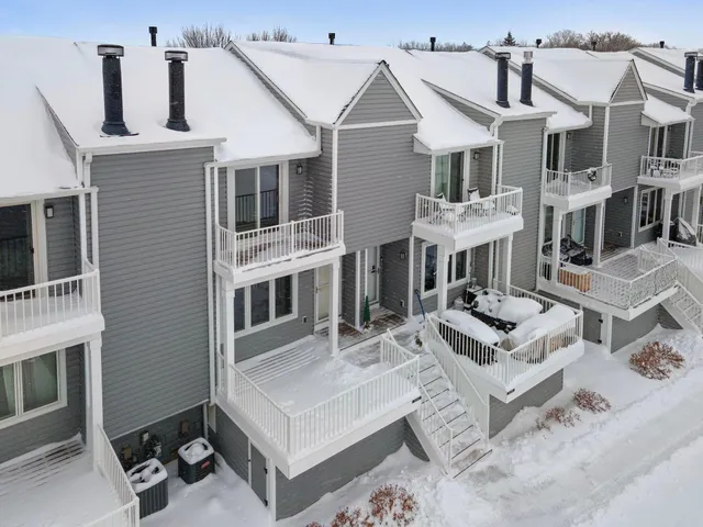 $309,900 | 1595 Wayzata Boulevard, Unit F, Long Lake, MN 55356