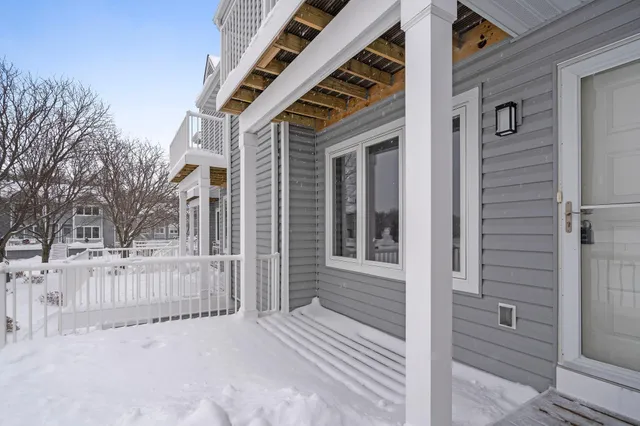 $309,900 | 1595 Wayzata Boulevard, Unit F, Long Lake, MN 55356