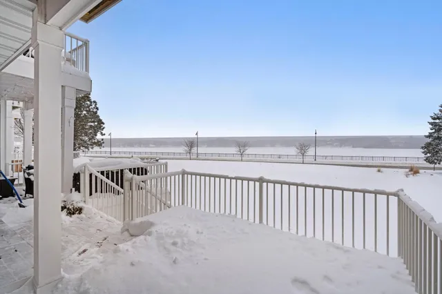 $309,900 | 1595 Wayzata Boulevard, Unit F, Long Lake, MN 55356